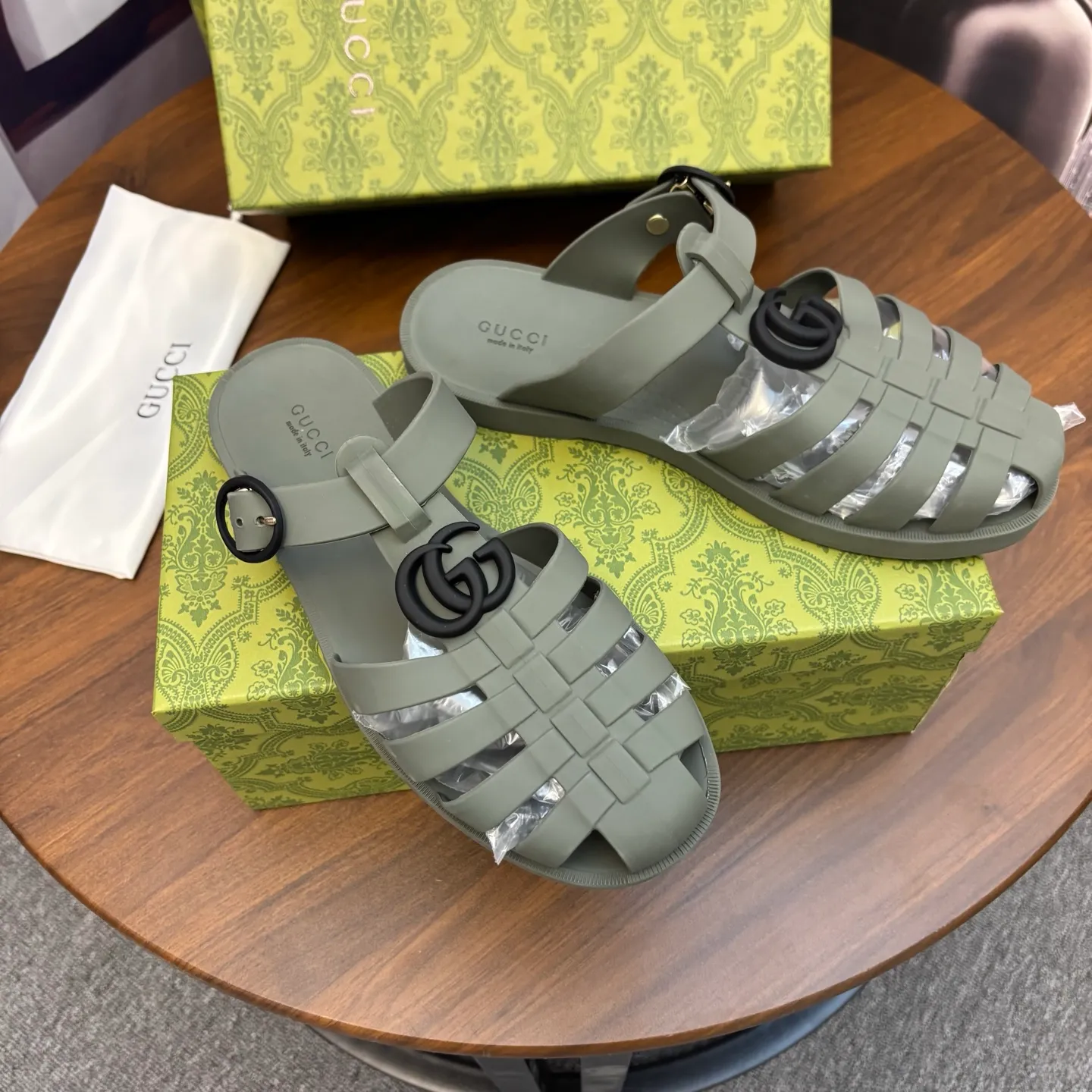 Men's shoes 260💰 [Gucci] Counter quality, top-quality original goods, real photos! Original TPU material, fine workmanship, comfortable; genuine 1:1 replica Size: 38 ~ 46